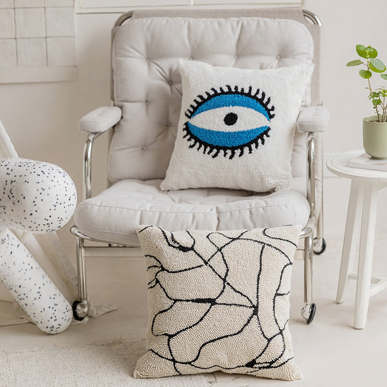Boho Evil Eye Cushion – Tufted Embroidery for Home Protection